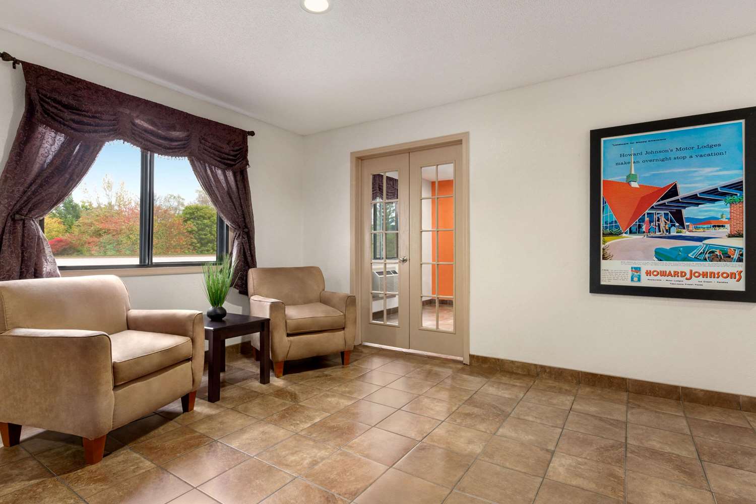 Howard Johnson By Wyndham Waterloo/Cedar Falls 16/25