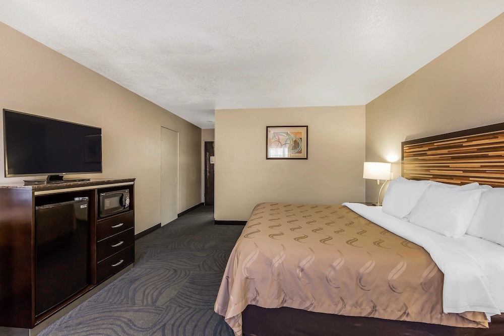 Deluxe, King Bed