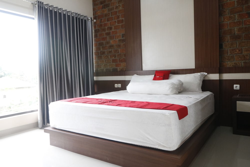 Reddoorz Plus Near Kualanamu Airport 12/29