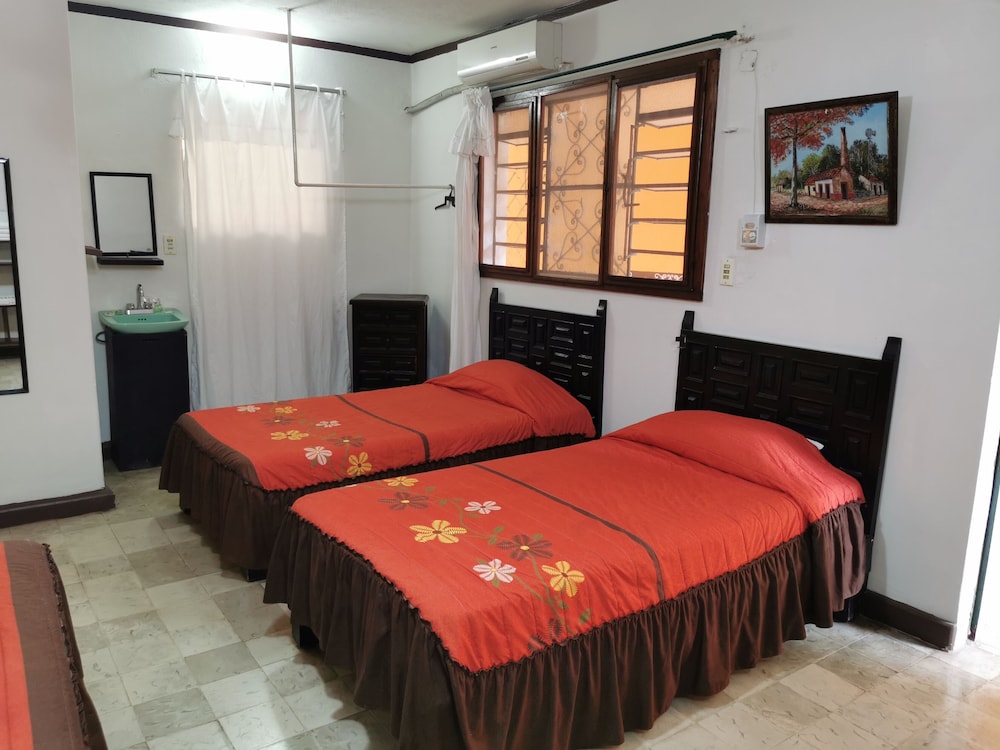 Hotel Mucuy 9/25