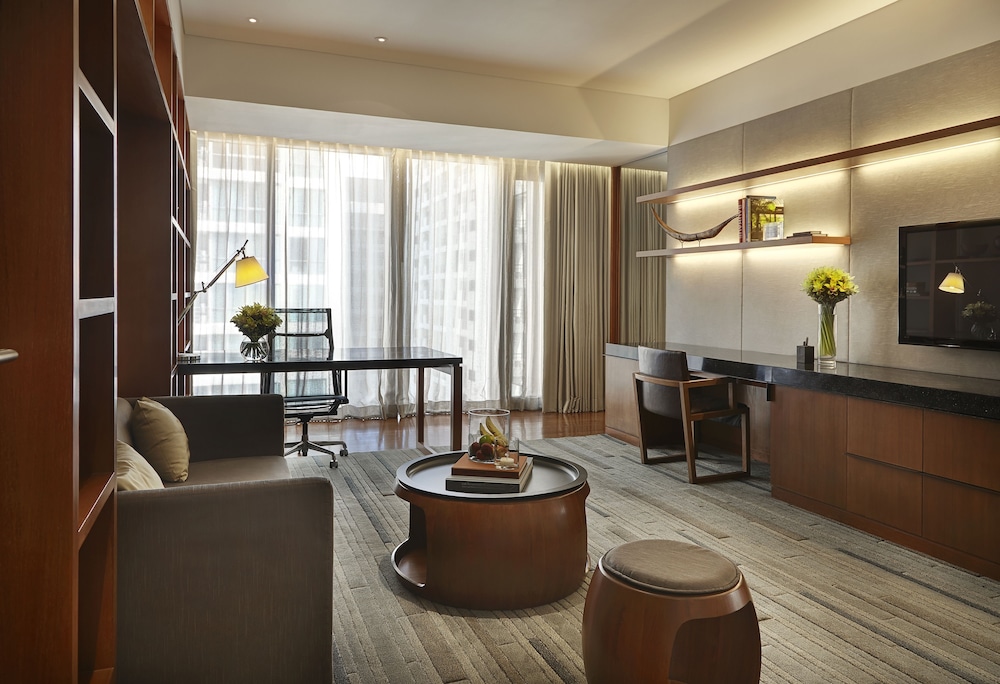 HANSAR BANGKOK 47/83