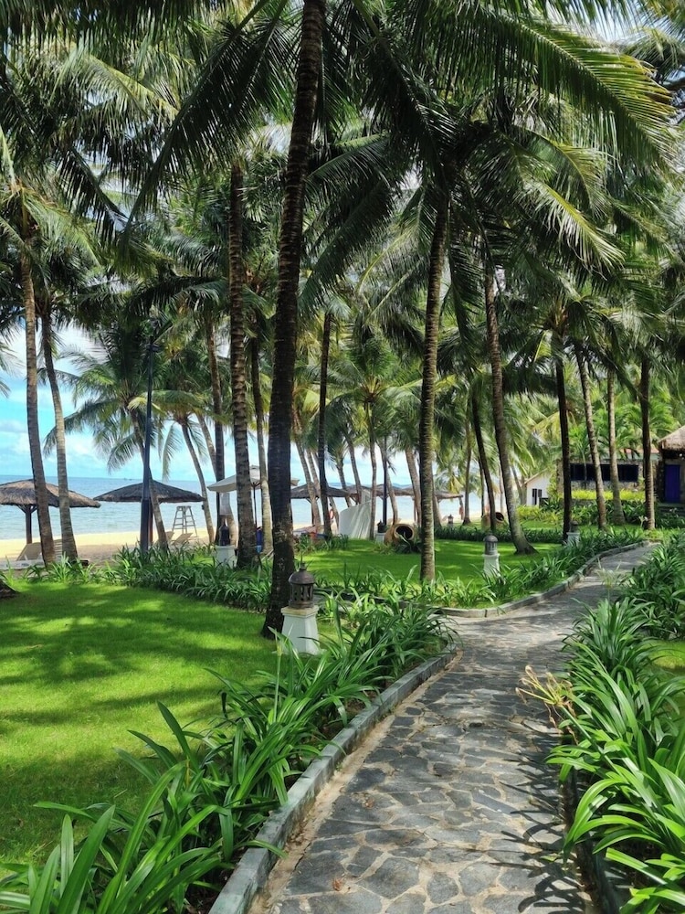 L'Azure Resort and Spa (ex Sasco Blue Lagoon Resort) 43/50