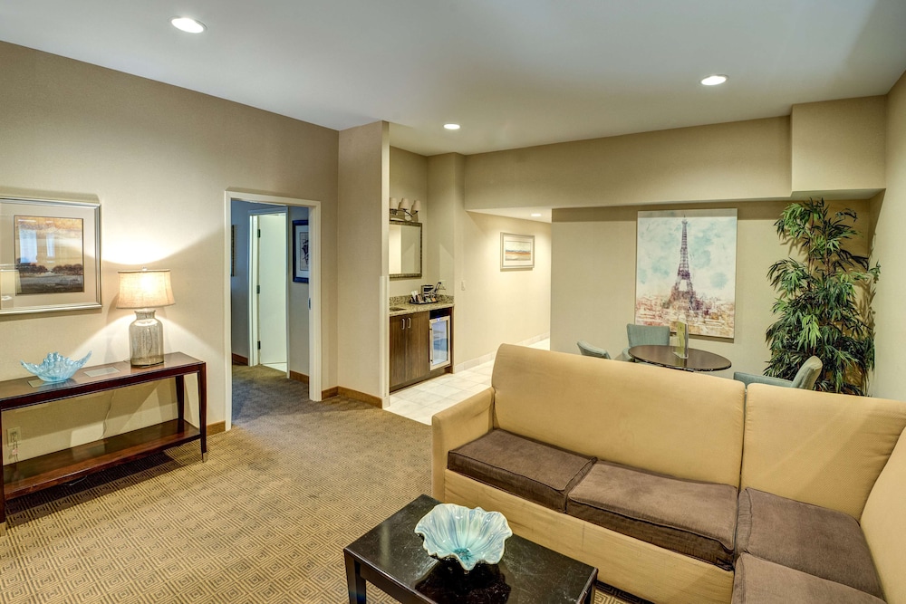 DoubleTree by Hilton Hotel Tinton Falls - Eatontown 4/51