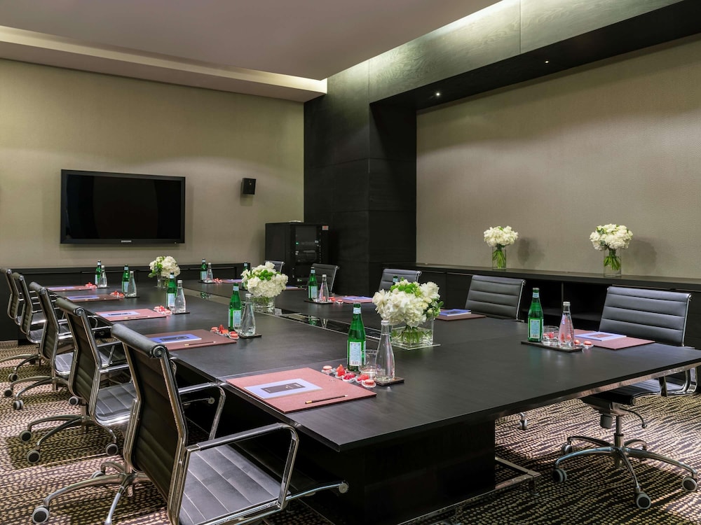 Sofitel Abu Dhabi Corniche 60/66