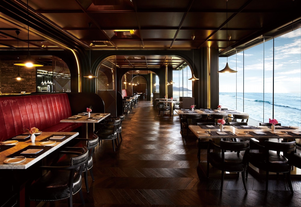 Paradise Hotel Busan 54/75