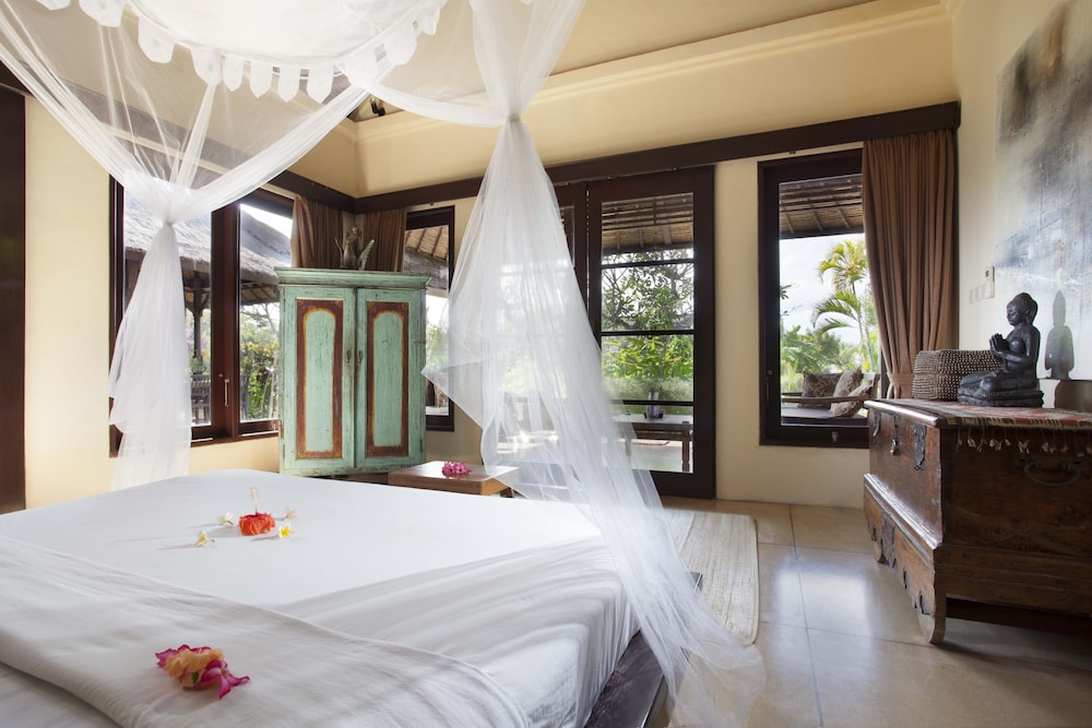 Pool, Suite, King Bed