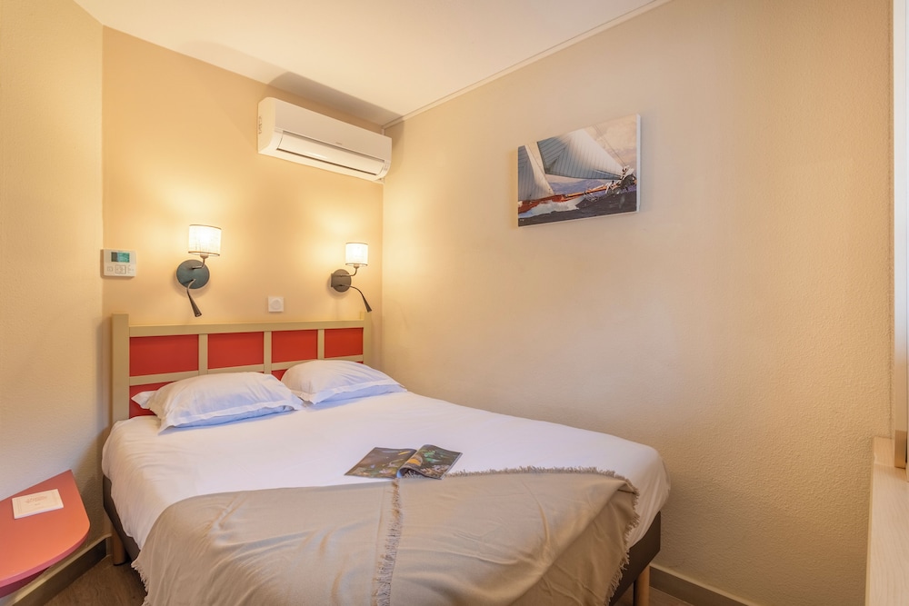 1 Bedroom, Renovated, Apartment, Murphy Bed, Sea View, Balcony or Terrace, Sofa