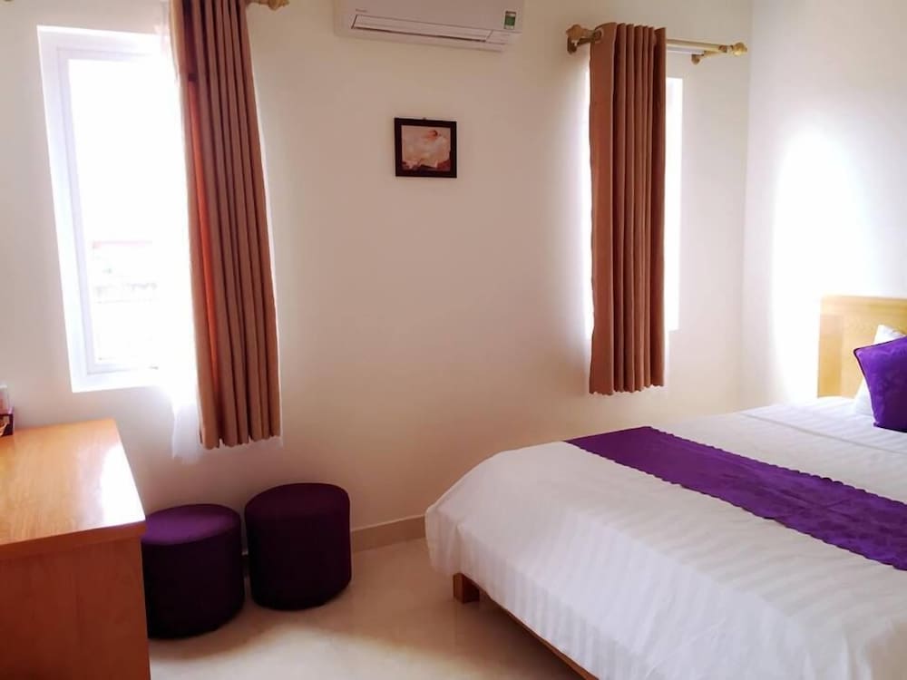 Lavender Hotel 12/50