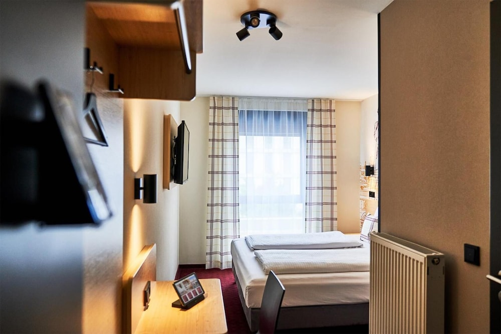 McDreams Hotel Munchen - Messe 27/32