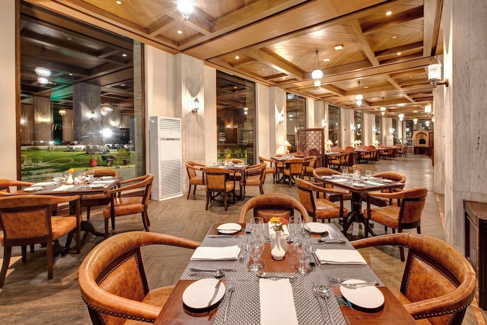 Pearl Continental Malam Jabba 32/50