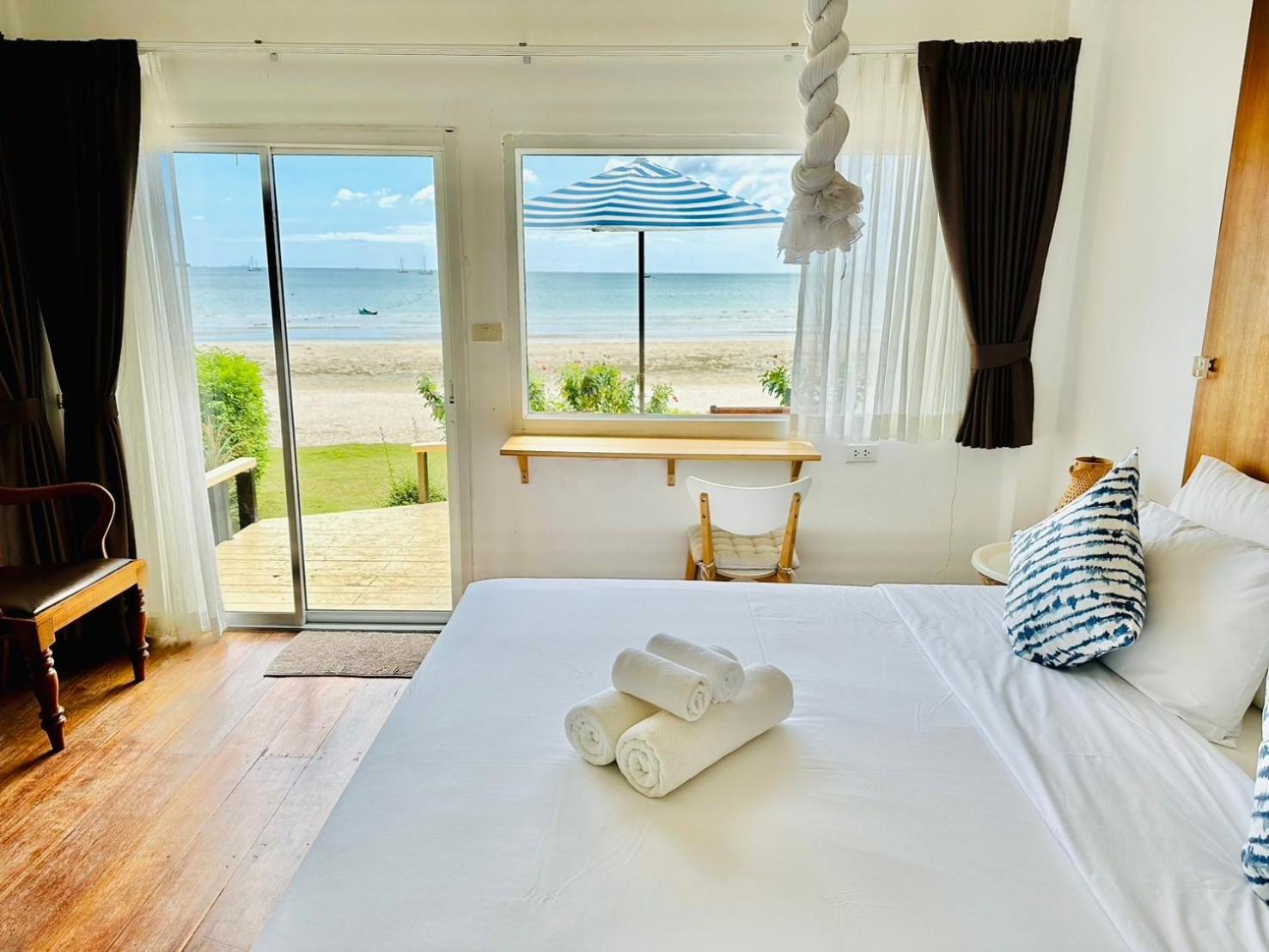 Deluxe, Bungalow, Beach Front