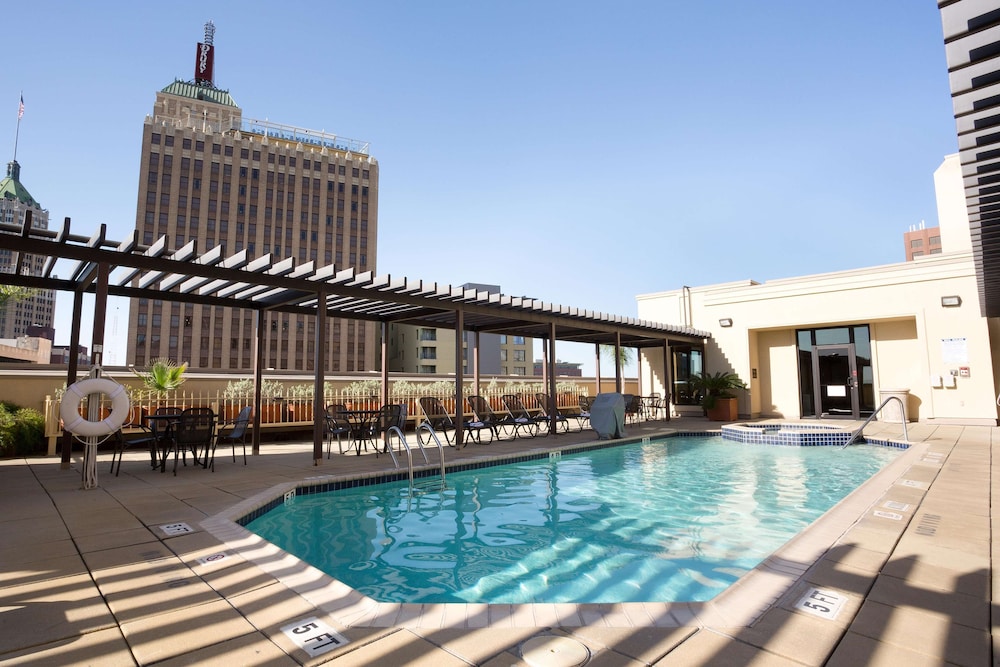 Drury Inn and Suites San Antonio Riverwalk 44/49