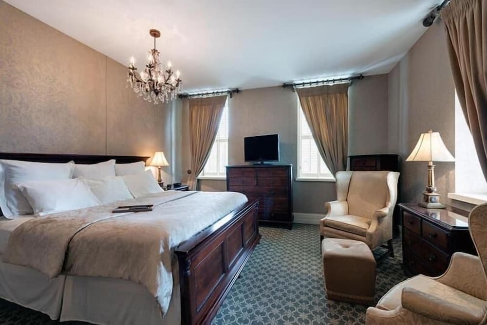 PREMIER, KING BED
