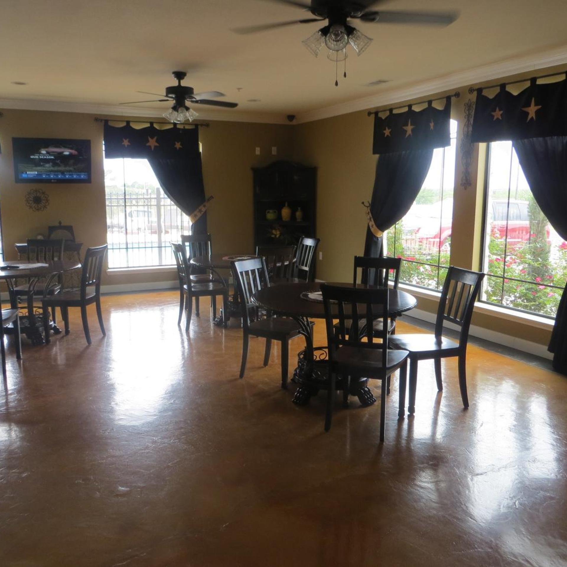Black Gold Inn 24/43