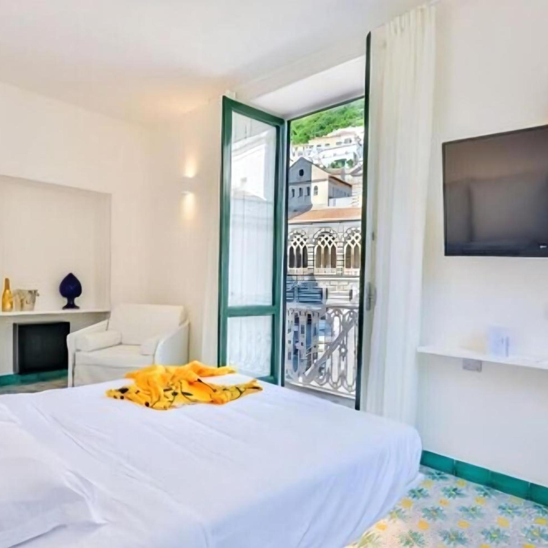 Cathedral, Junior Suite, Deluxe