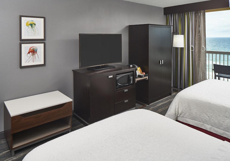 Hampton Inn Daytona Beach Beachfront 10/56