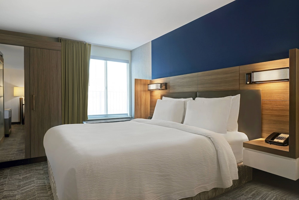 SpringHill Suites by Marriott Palm Desert 16/54