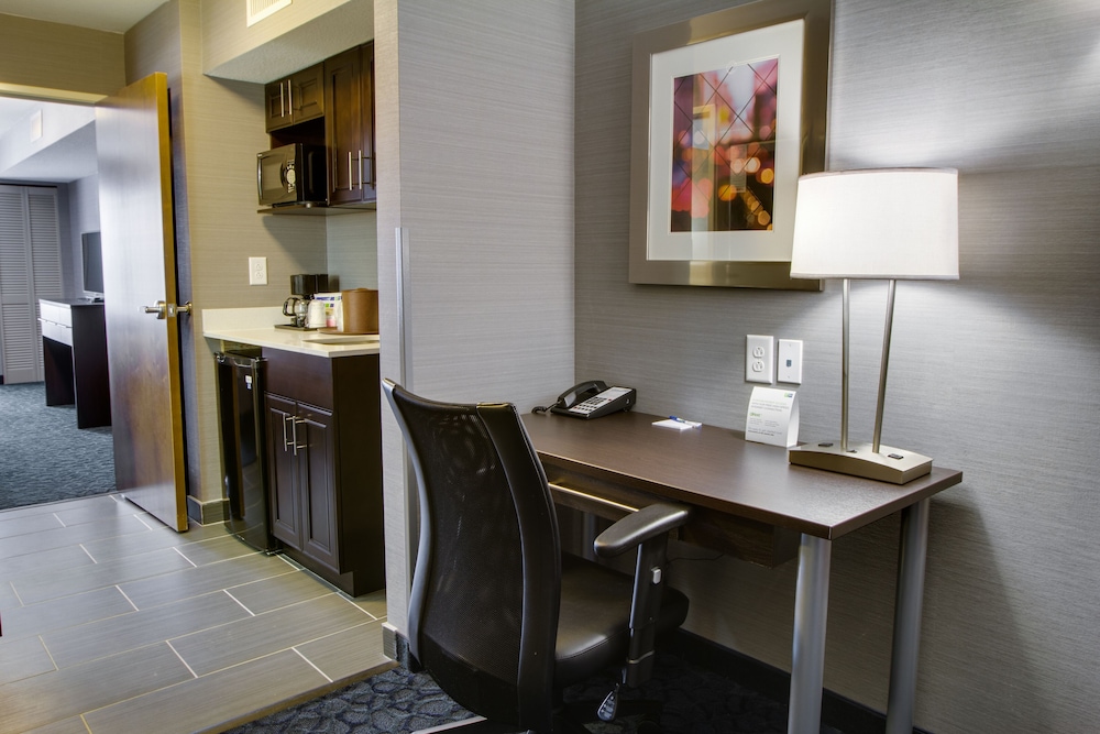 HOLIDAY INN EXPRESS SUITES SIDNEY 42/60