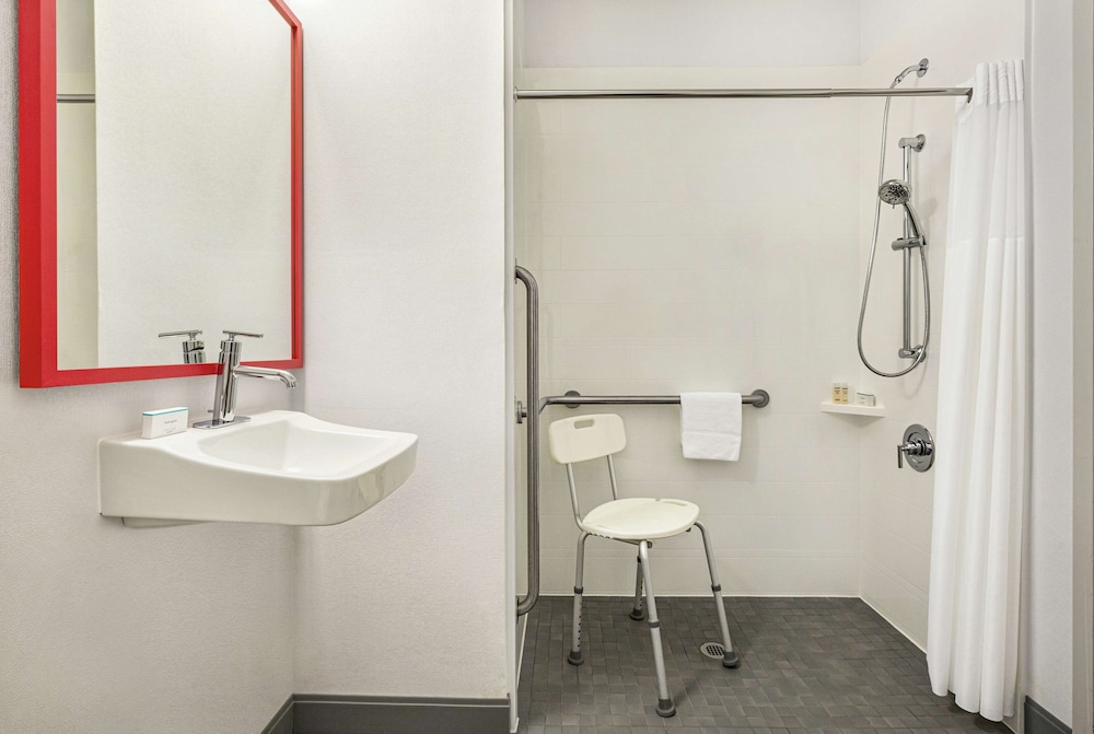 Hampton Inn Kansas City/Blue Springs 8/36