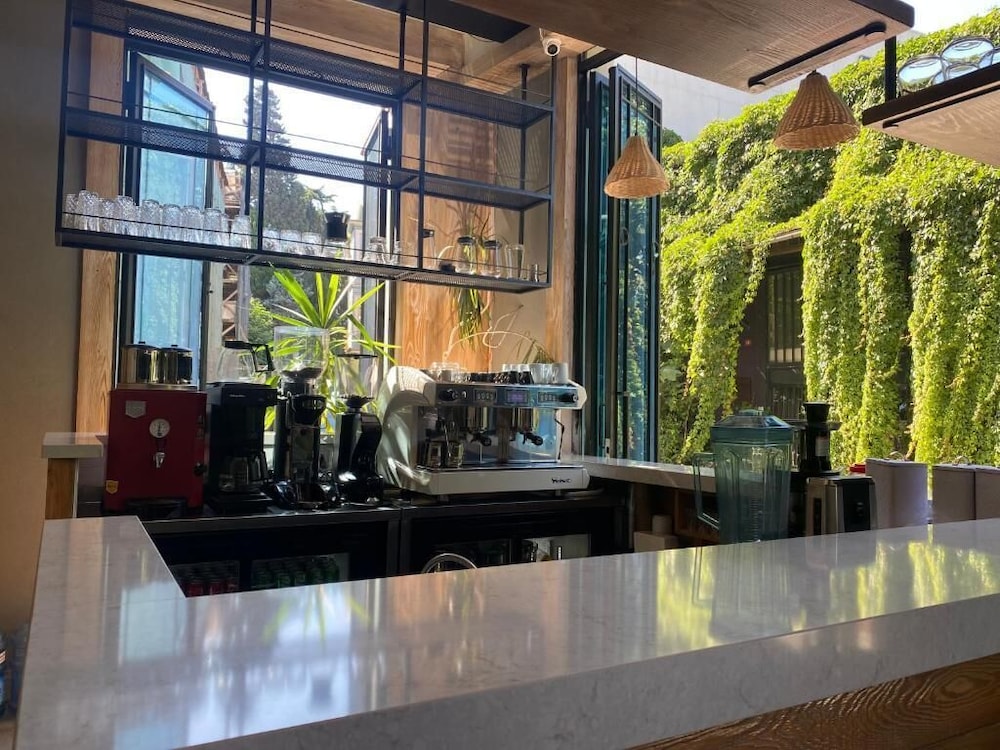 Petrion Hotel 8/50