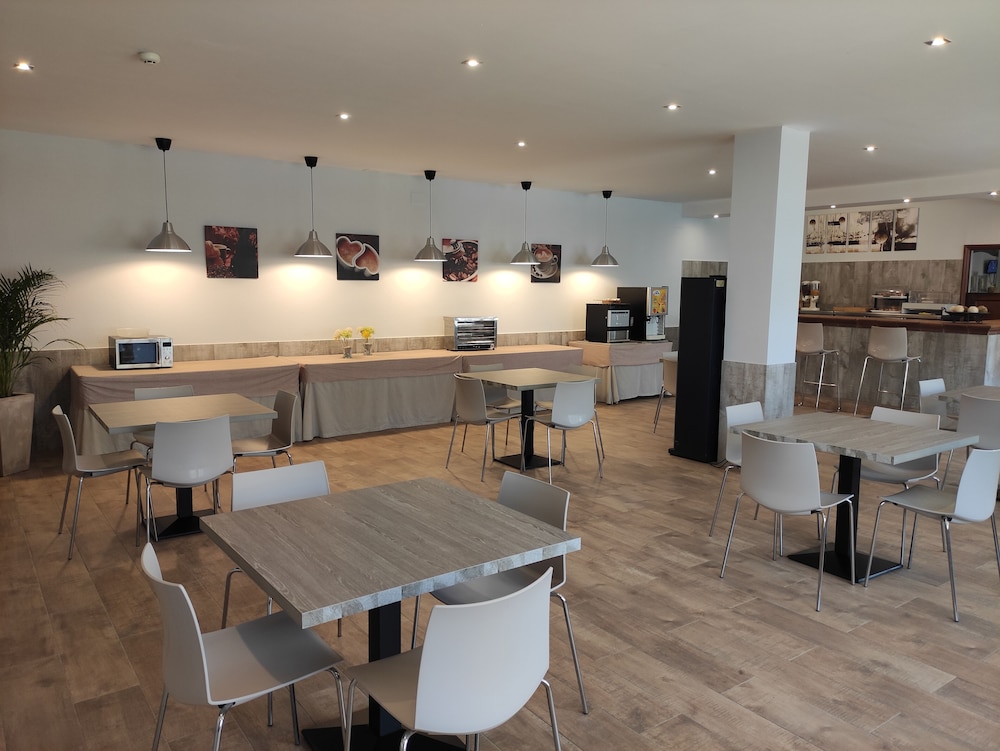 APARTAMENTOS TURISTICOS PUERTA DEL SUR 22/27