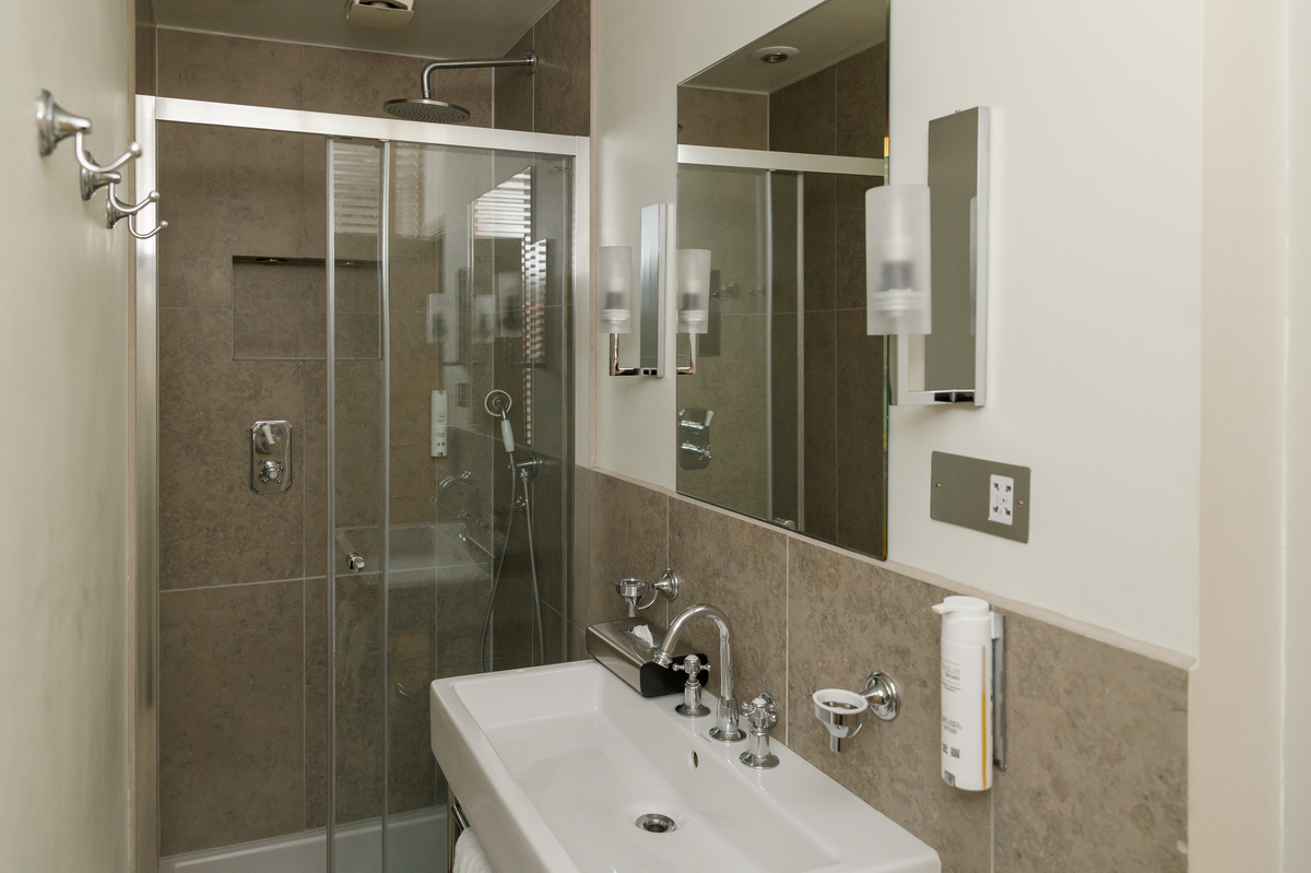 غرفة قياسية بسرير كينج، Stoke Place Hotel 3/3