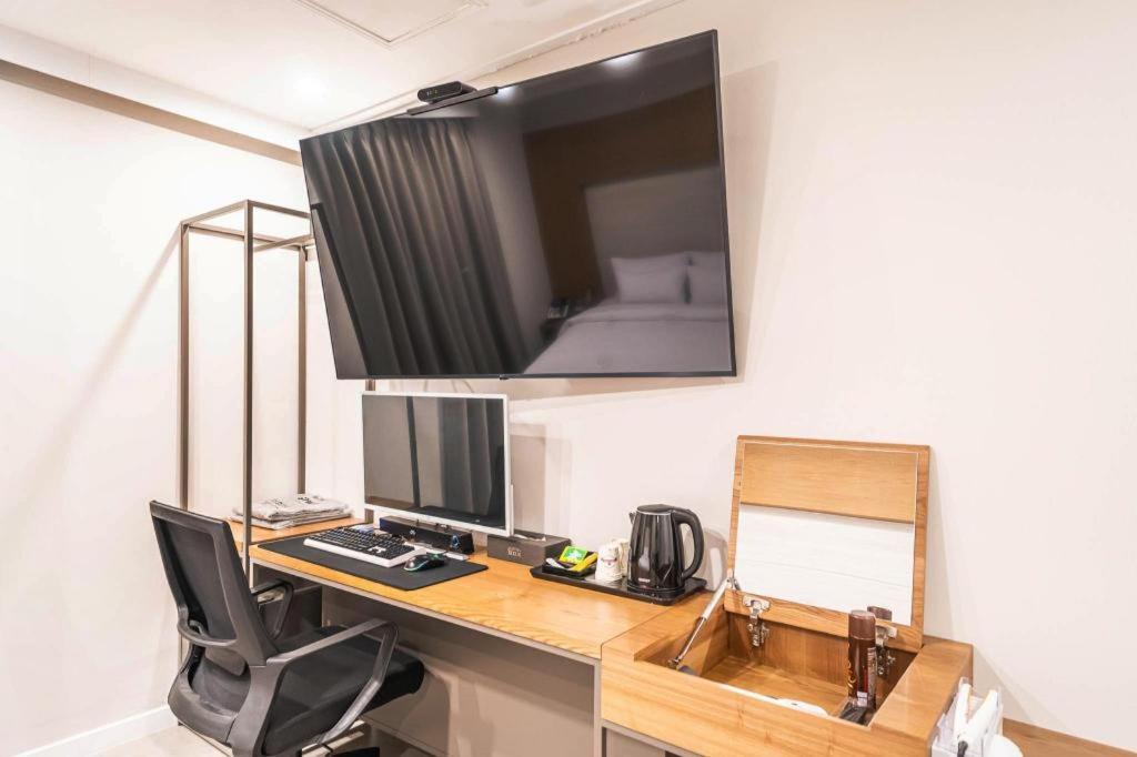 Ansan Hotel Box 29/40