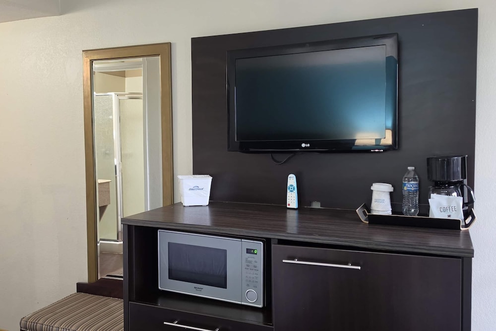 Howard Johnson by Wyndham Odessa TX 40/49
