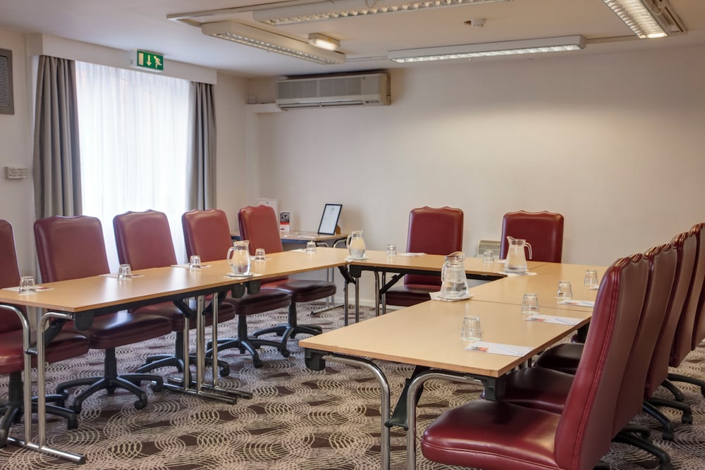 Holiday Inn Lincoln 54/65