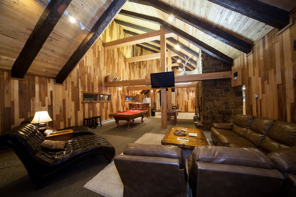 Log Cabin Lodge Suites 51/68