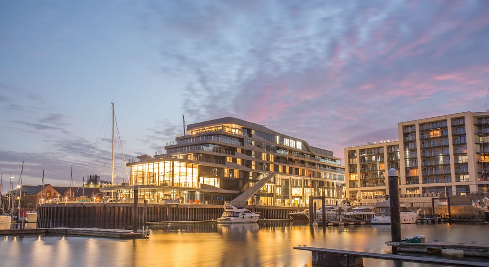 Southampton Harbour Hotel 66/71