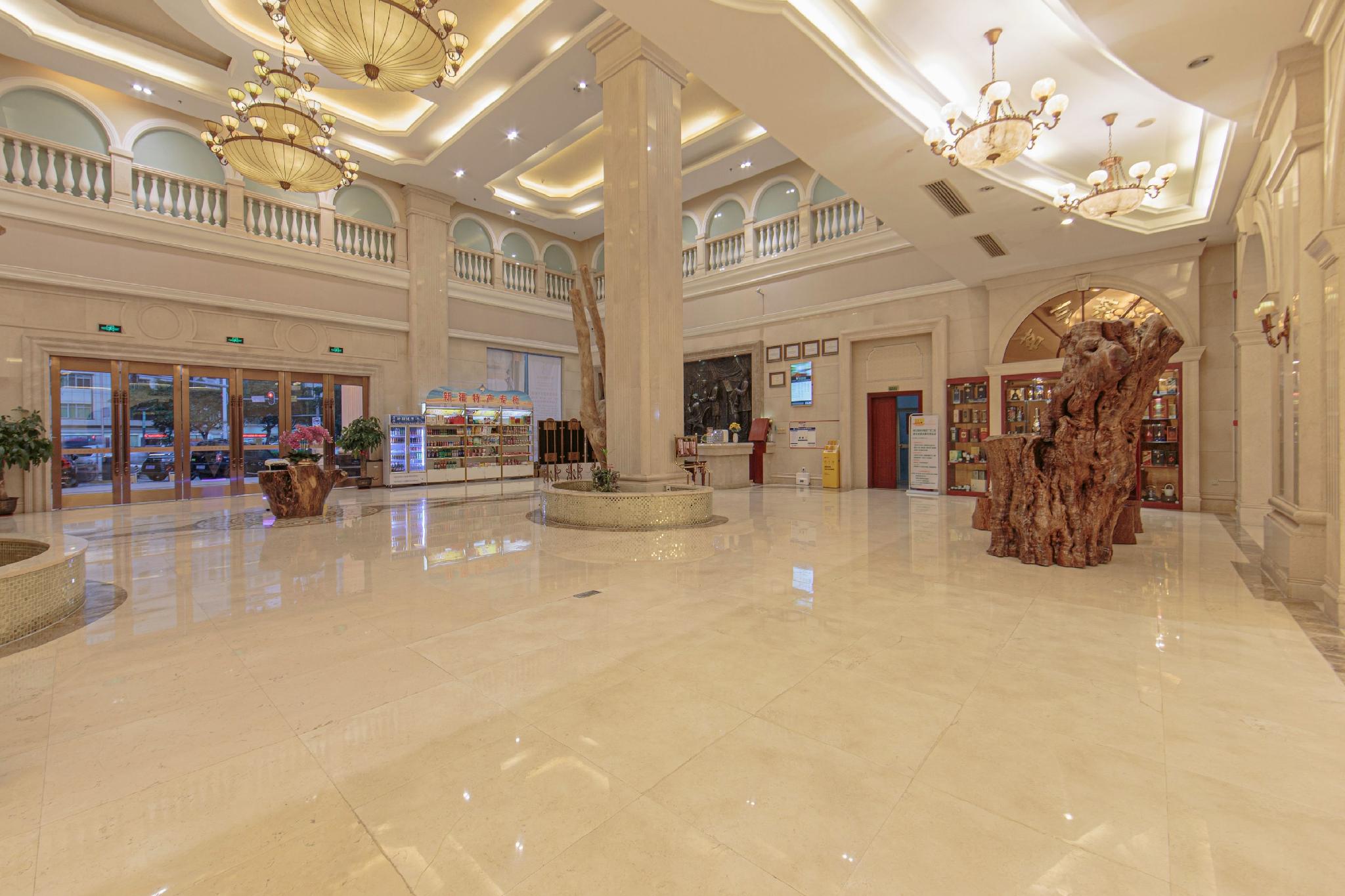 Vienna International Hotel (Huizhou South Railway Station, Wanda Plaza) 13/35
