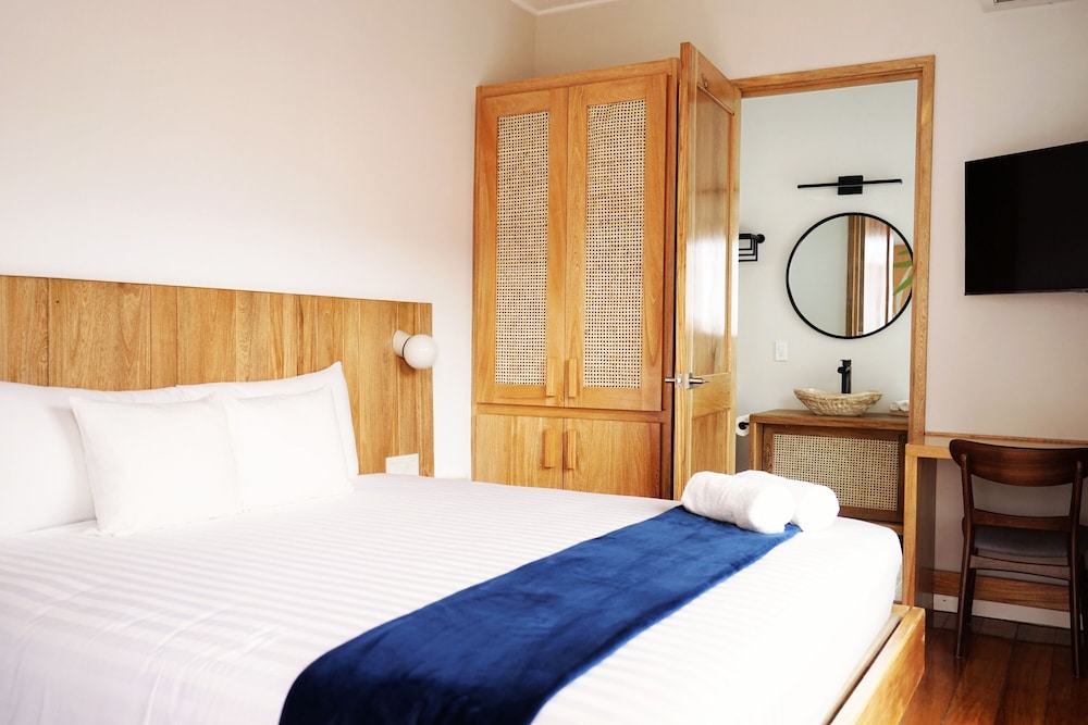 Tropical Suites Hotel 12/67