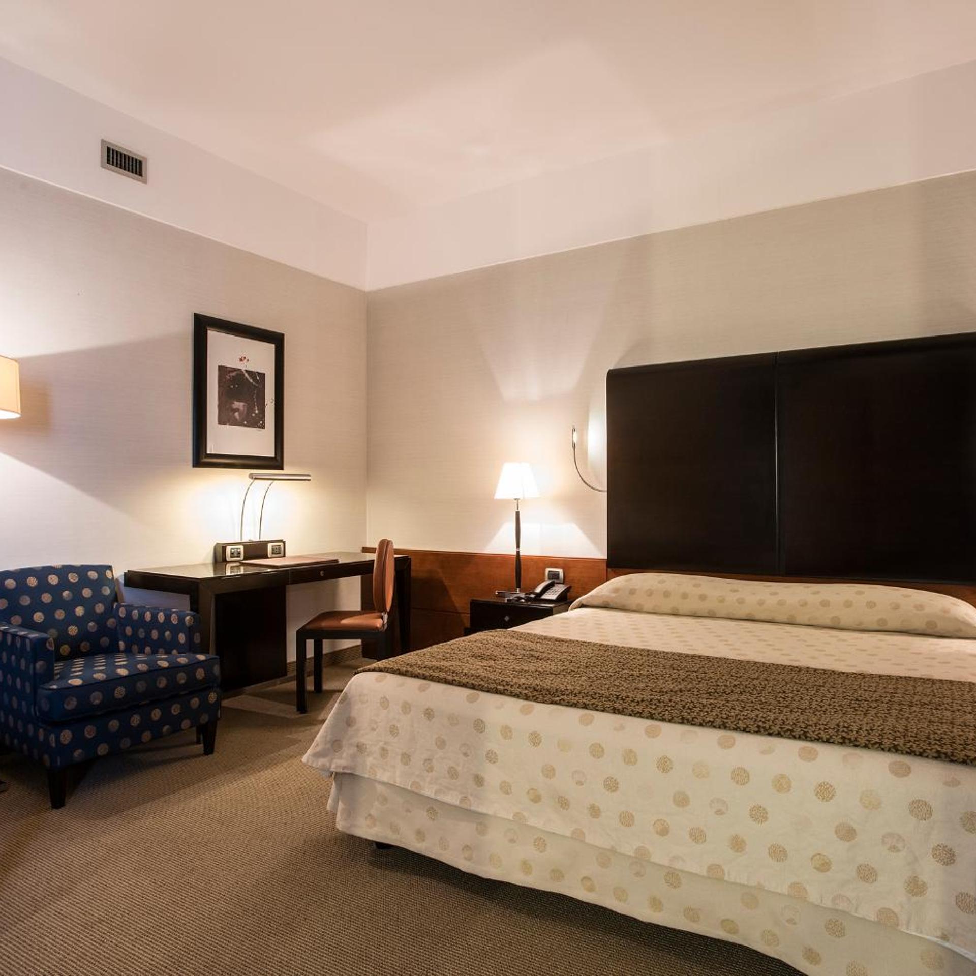 SUPERIOR, DOUBLE OR TWIN BED