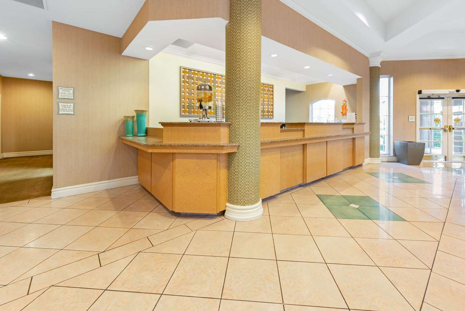 La Quinta Inn & Suites by Wyndham USF (Near Busch Gardens) 7/54