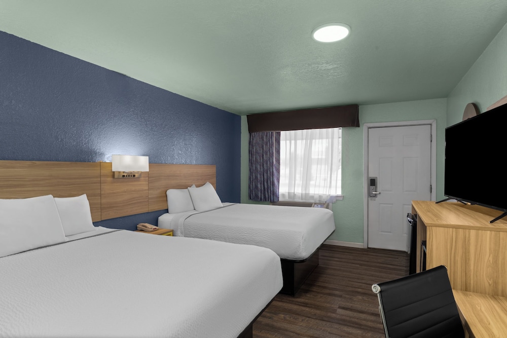 Days Inn by Wyndham Pratt 27/54