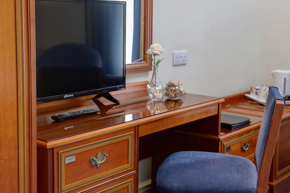 New Continental Hotel, Sure Hotel Collection by Best Western 58/59