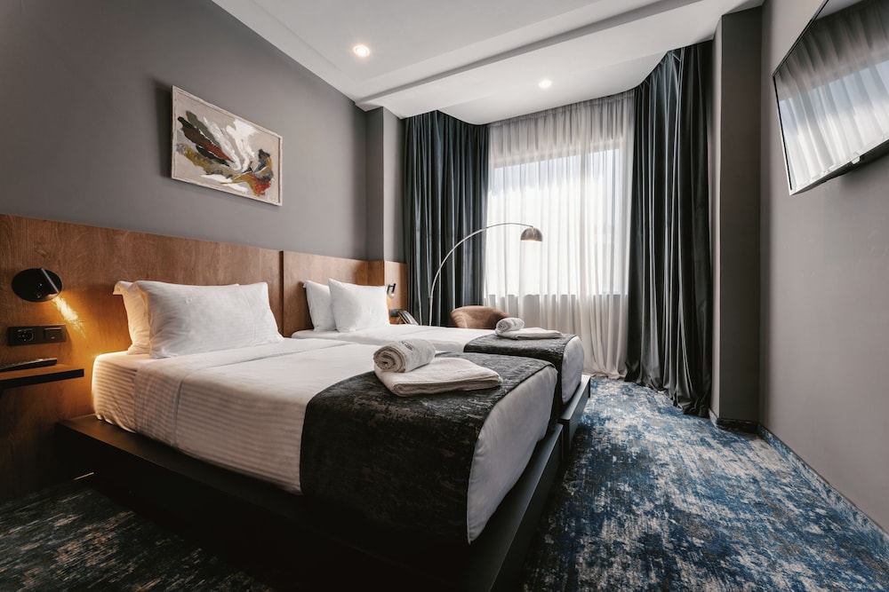 Superior Twin Room: