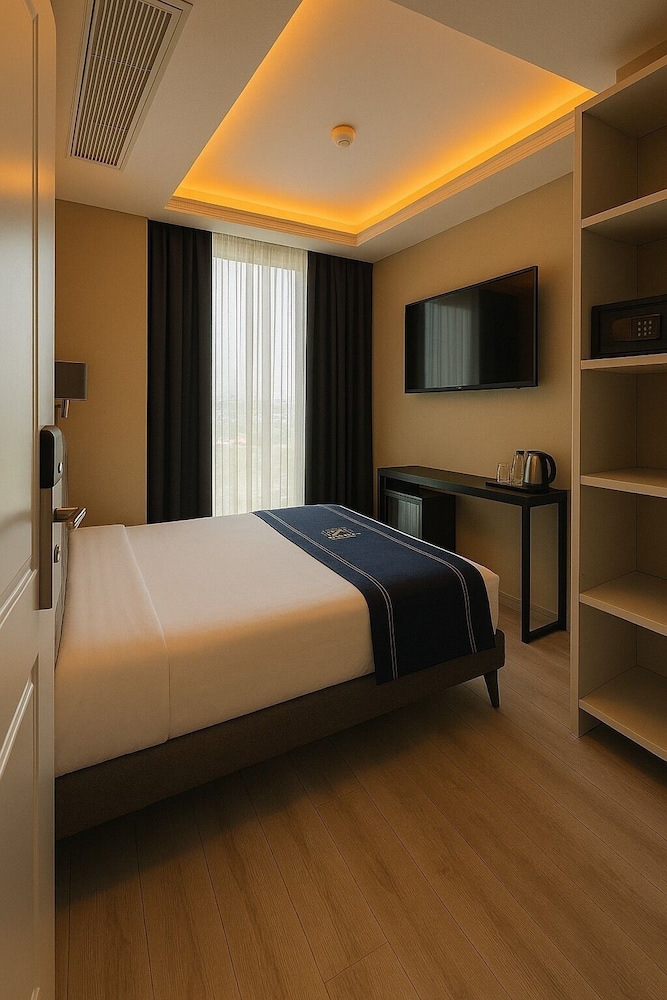 Loft Airport Hotel 11/19