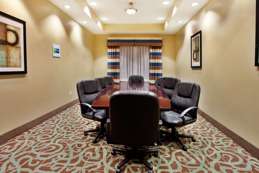Holiday Inn Express Eunice 50/52