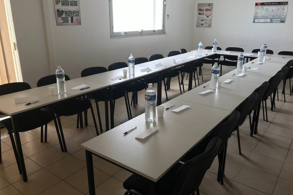 Rym El Djamil Hotel 35/38