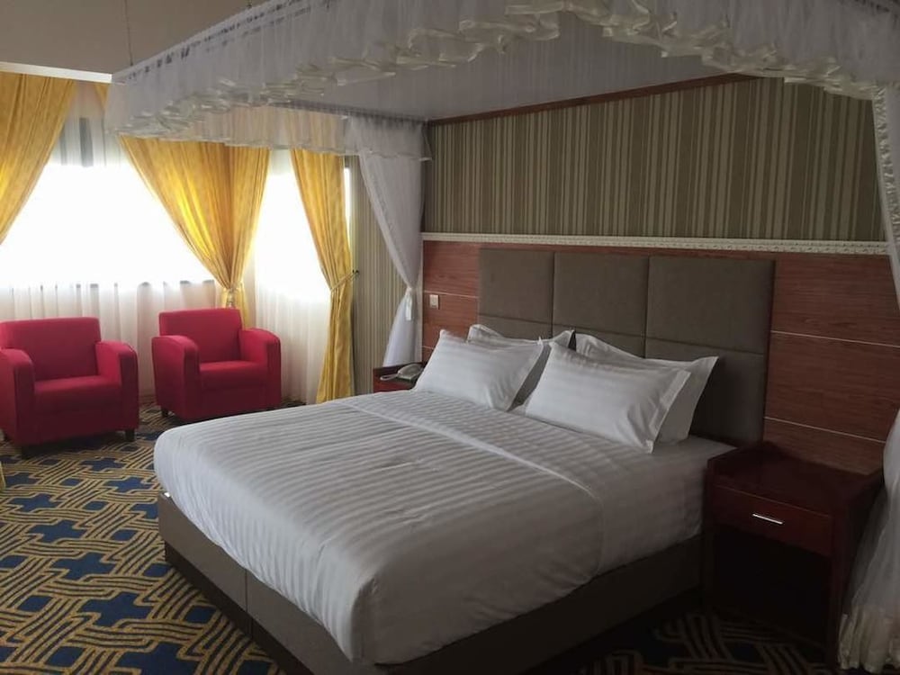 Courtyard International Hotel 16/40