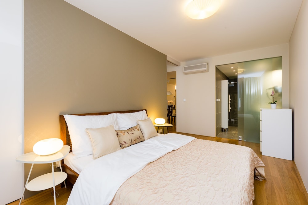 Empirent Apartments 14/50