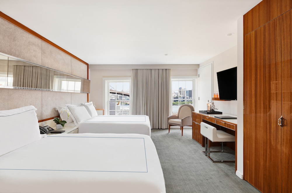 DELUXE, 2 QUEEN BEDS, FRONT STREET VIEW