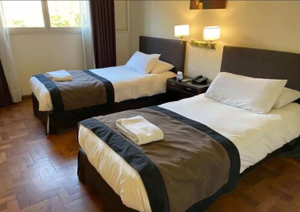 Mendoza Hotel 33/66