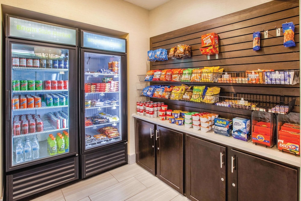La Quinta Inn & Suites by Wyndham Cincinnati Airpt Florence 33/47