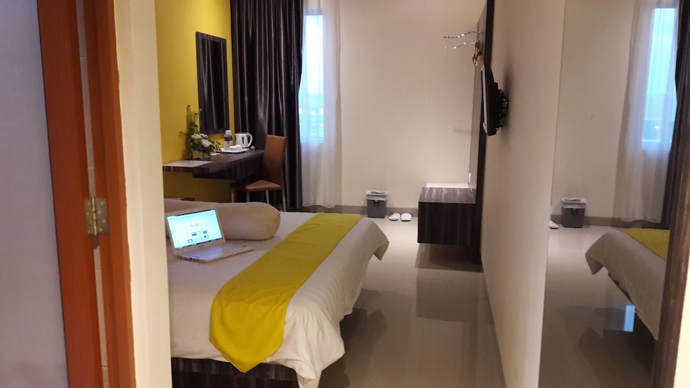 Kaliban Hotel 11/46
