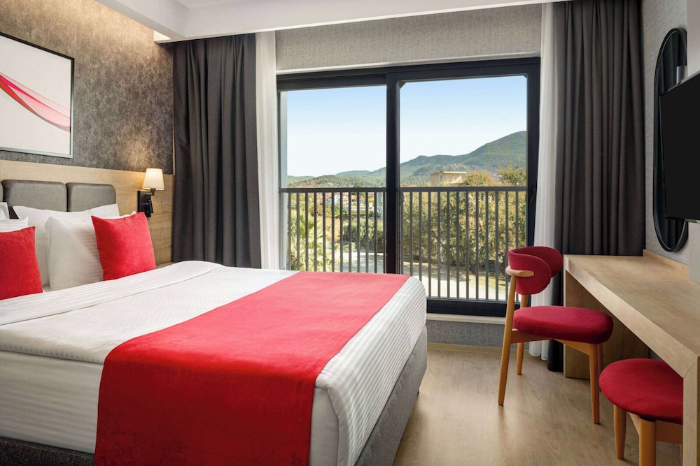 STANDARD, FRENCH BED, LAND SIDE, BALCONY
