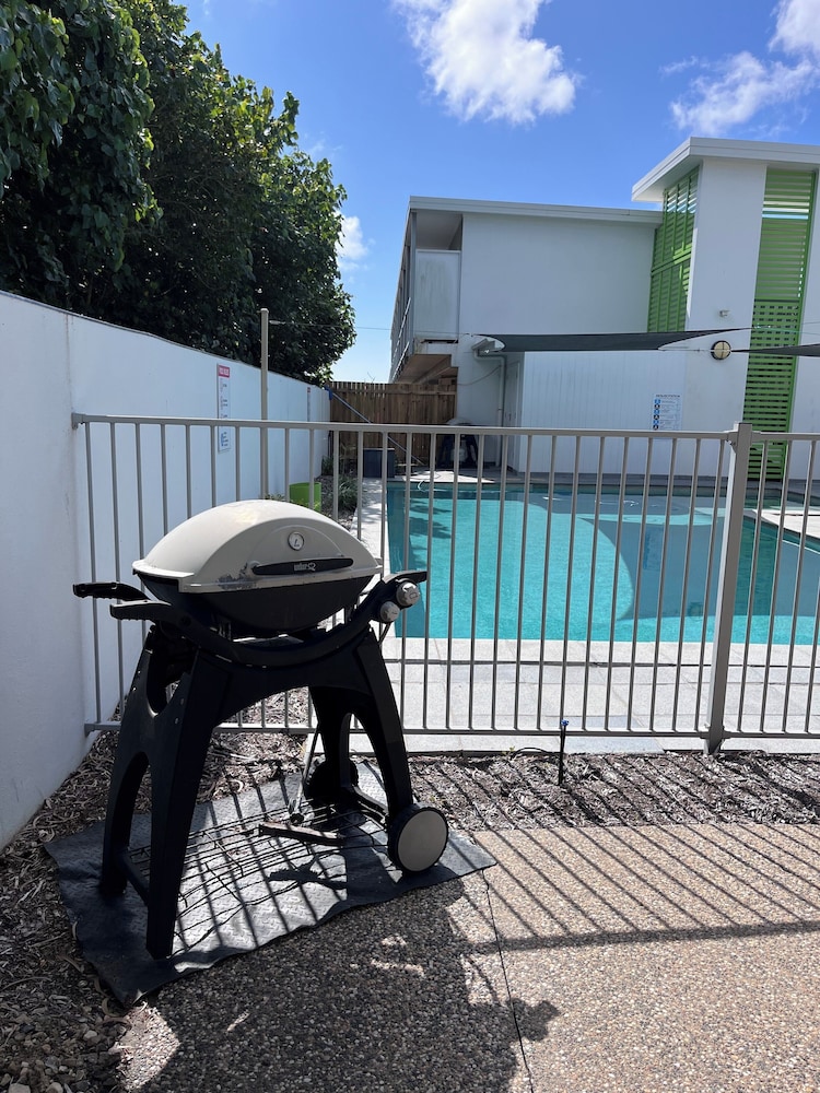 Mackay Oceanside Central Hotel 49/51