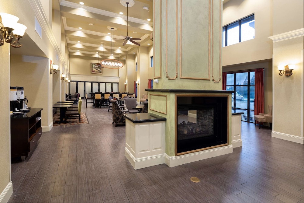 Hampton Inn and Suites Baton Rouge I 10 East 31/56